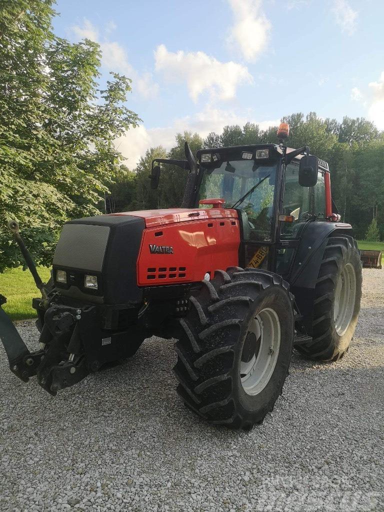 Valtra 8350 Traktorit