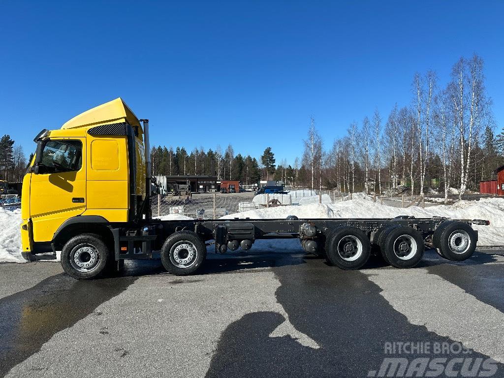 Volvo FH500 10x4 283tkm valmistuu ritilä-autoksi Metsäkoneritilät