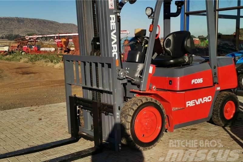  Other Revaro FD35 Standard 2.5 Ton Diesel Forklift Traktorit