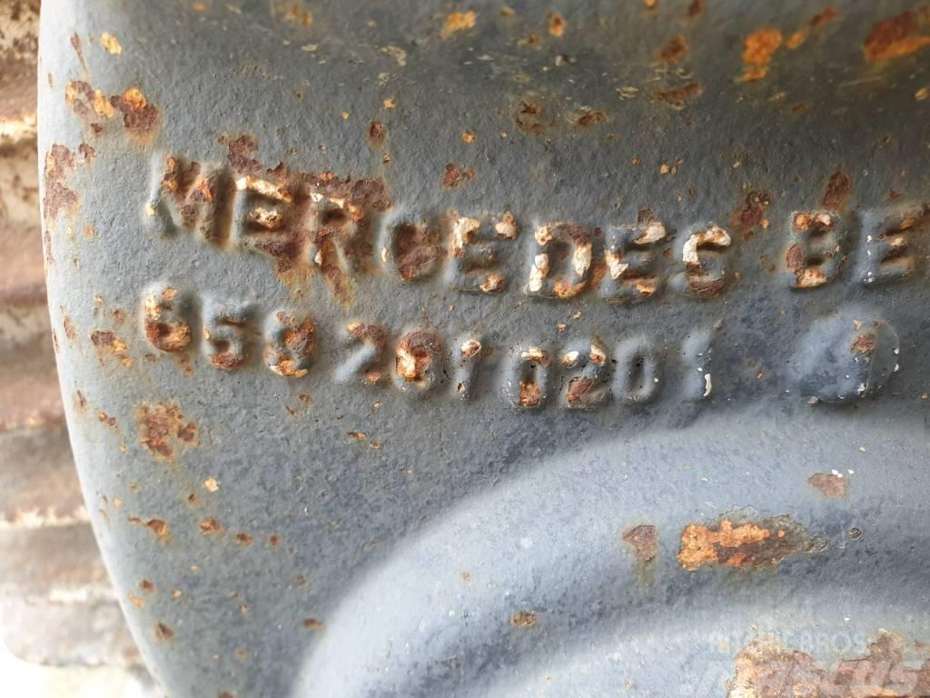 Mercedes-Benz VG 2400-3W/1 448 Hydrauliikka