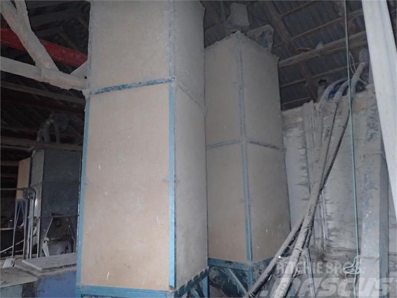  - - -  Færdigvarer siloer fra 1-2 ton Säiliörehun purkulaitteet