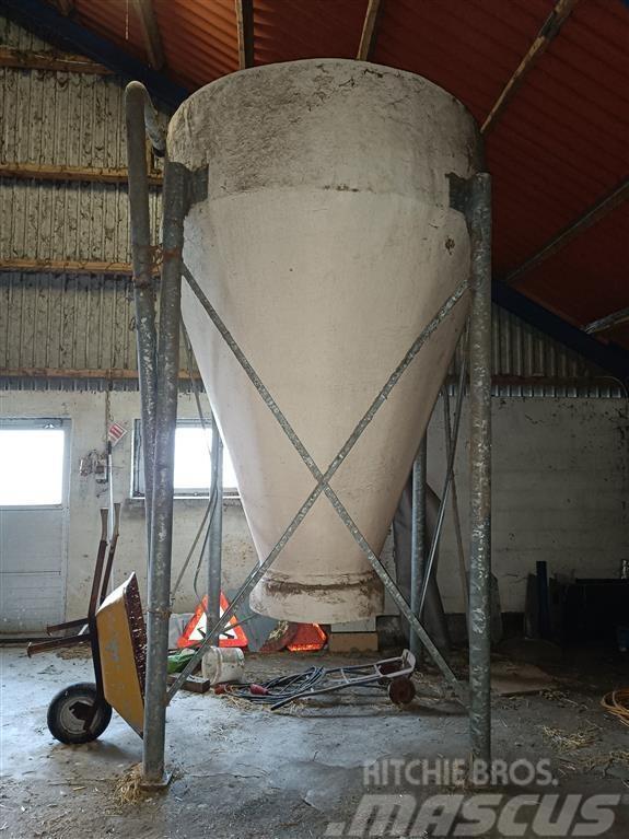  Flex  silo 3-4 tons Säiliörehun purkulaitteet