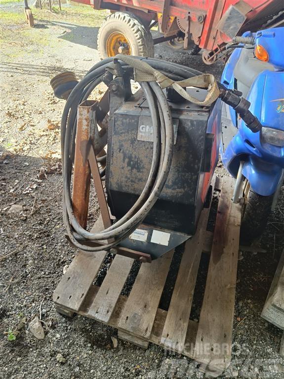  - - -  GMR hydraulik pumpe til traktor Sadetus- ja kastelulaitteet