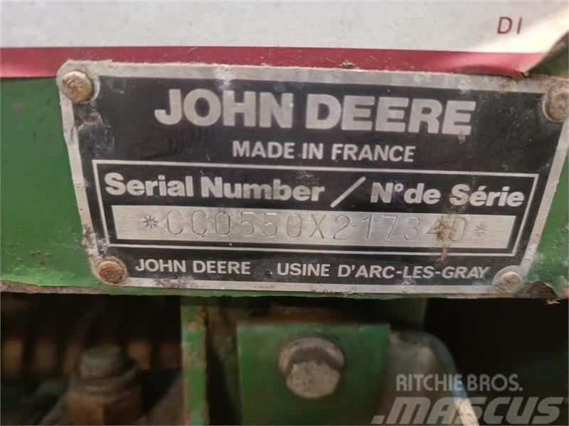 John Deere 550 Rundballepresser med garnbinder Pyöröpaalaimet