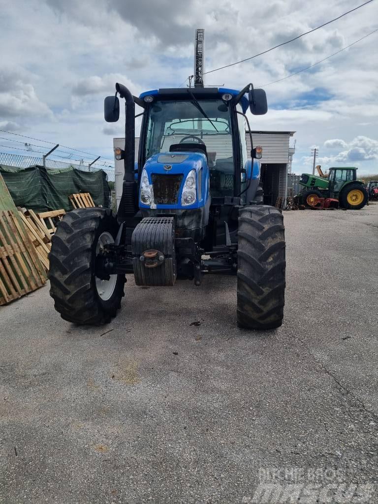 New Holland T6 155 Traktorit