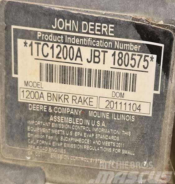 John Deere 1200 A Bunkkerikoneet