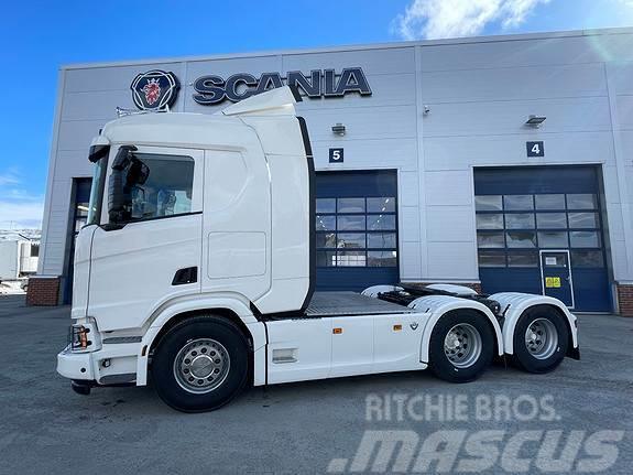 Scania R590A6x4NB, tandemløft Vetopöytäautot