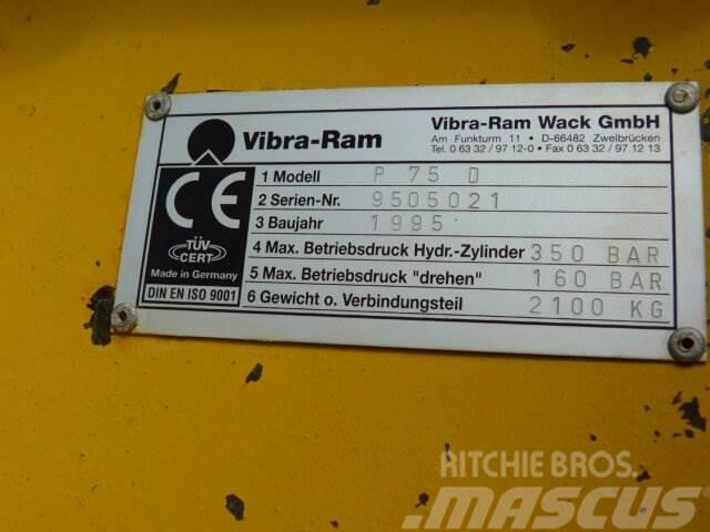 Komatsu Vibra-Ram P 75 D / Lehnhoff MS 25 / 2100 kg Telakaivukoneet