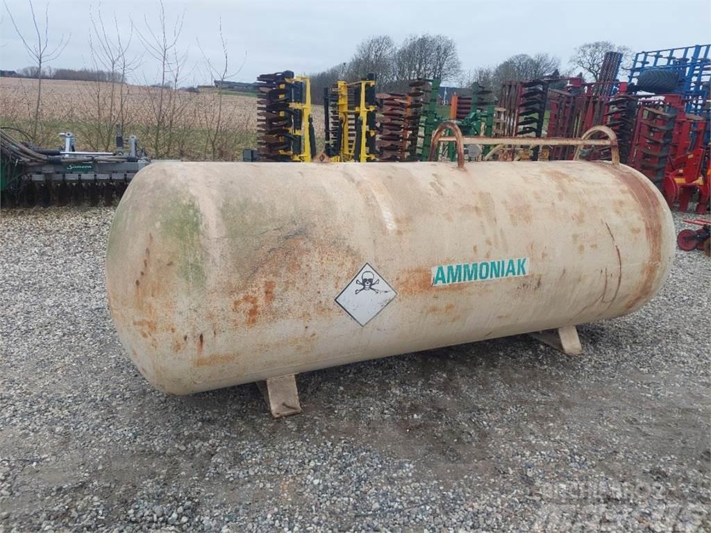 Agrodan Ammoniaktank 3200 kg Polttoaine- ja lisäainesäiliöt