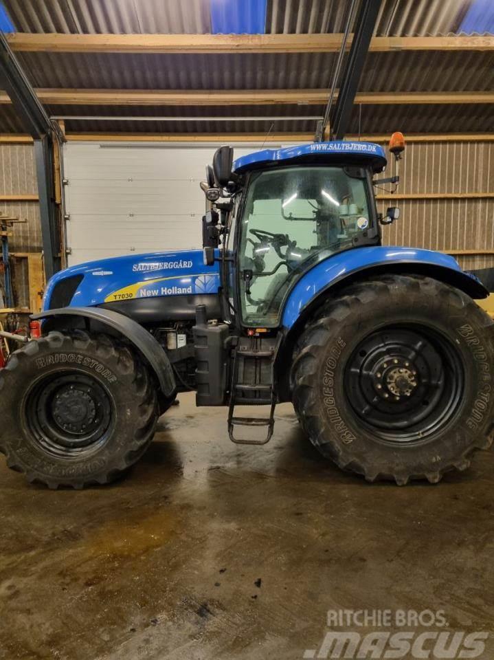 New Holland T7030 AC Traktorit