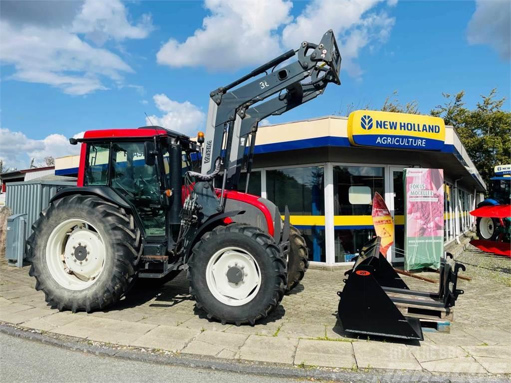 Valtra A83 Traktorit
