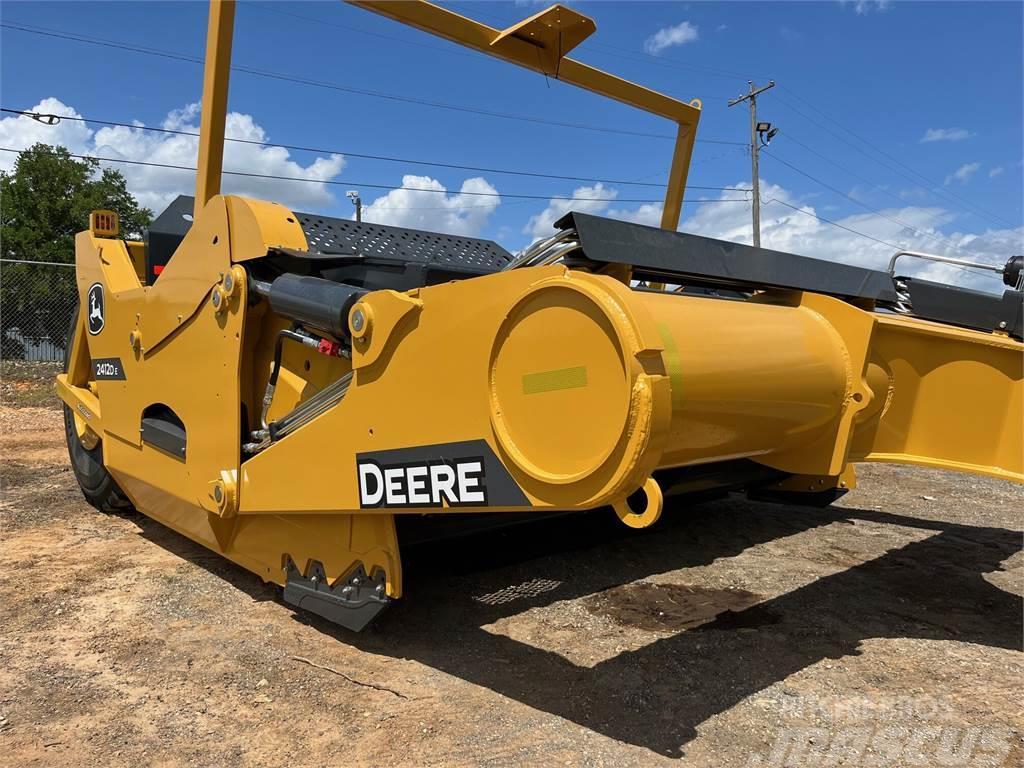 John Deere 2412D E Traktorit