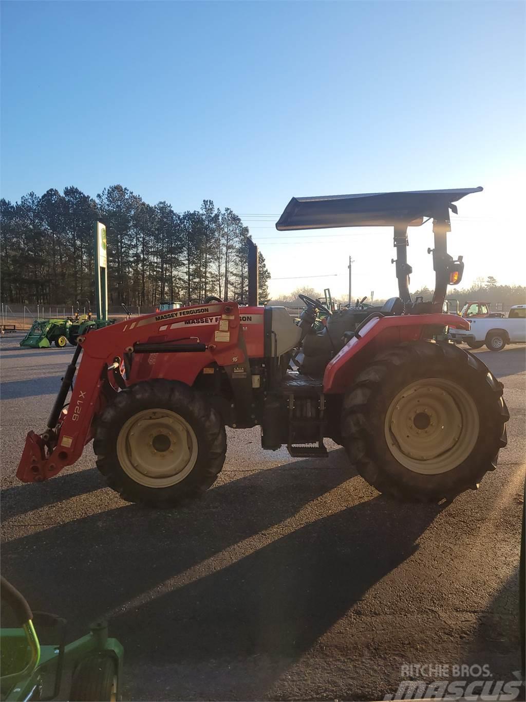 Massey Ferguson 4607M Traktorit