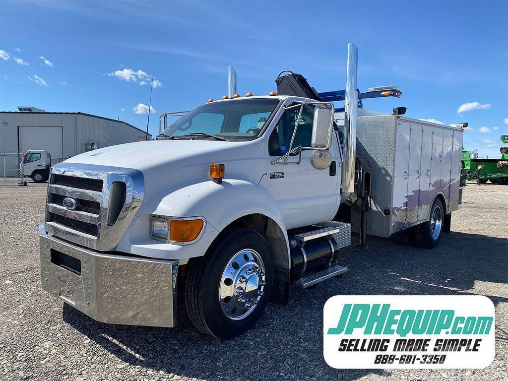 Ford F650 Service Body Truck with Knuckle Boom Tienhoitoautot