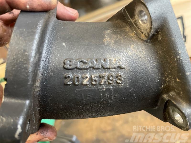 Scania SCANIA FLANGE PIPE 2025793 Moottorit
