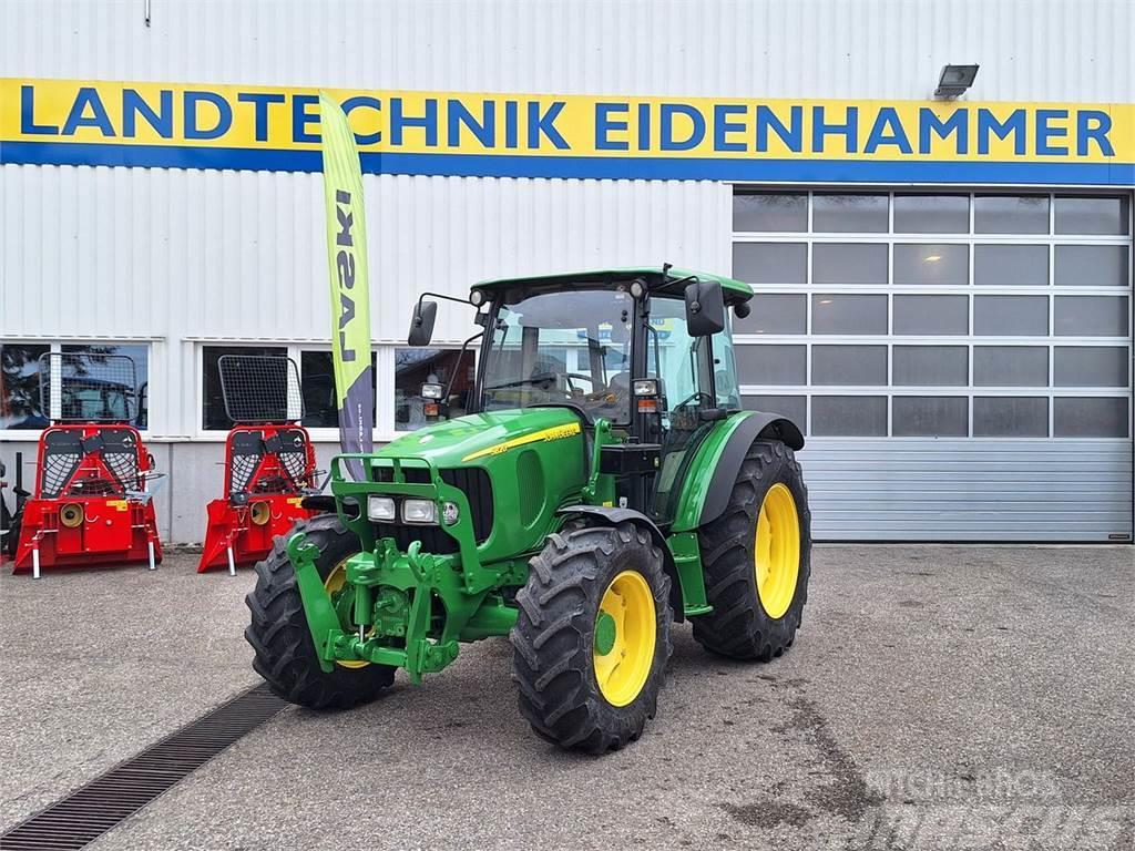 John Deere 5820 Premium Traktorit