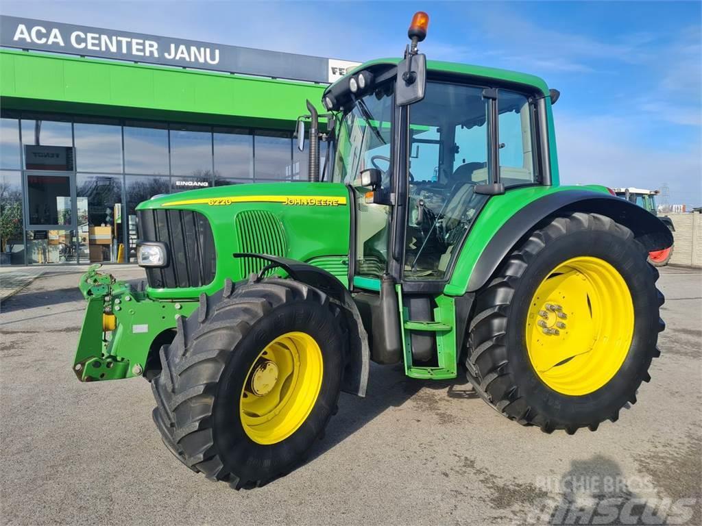 John Deere 6220 Premium Traktorit