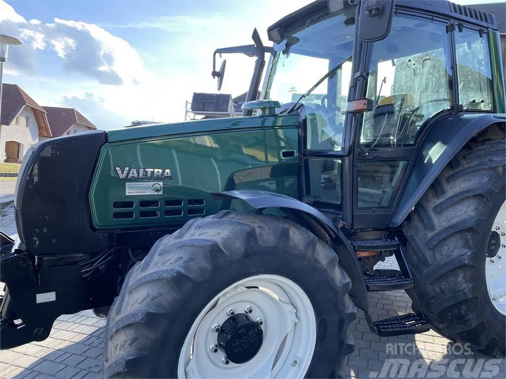 Valtra 6850 HiTech Traktorit