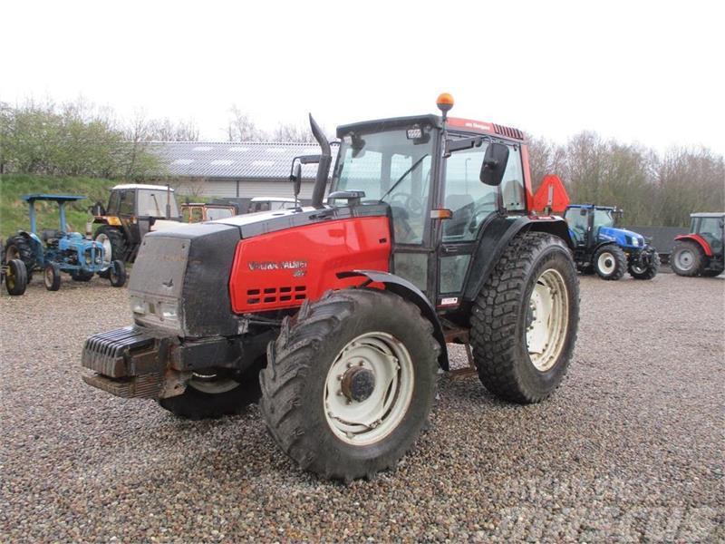 Valtra 8050 with defect clutch/gear, can not drive Traktorit
