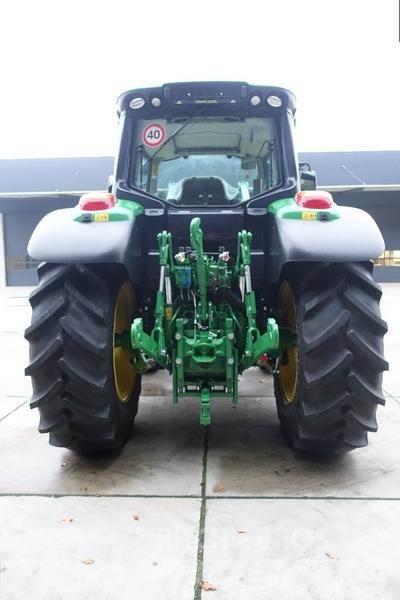 John Deere 6090 M + chargeur JD 603 Traktorit