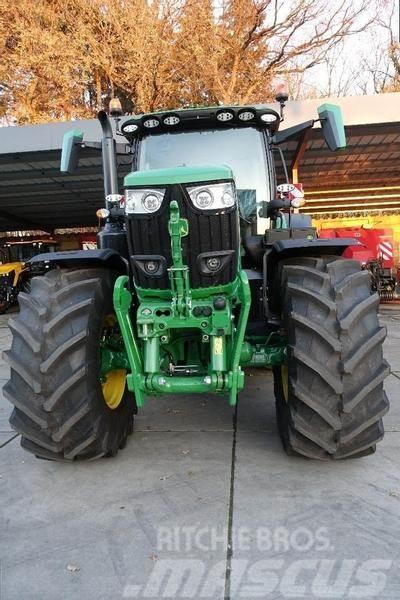 John Deere 6R215 ComandPro Traktorit