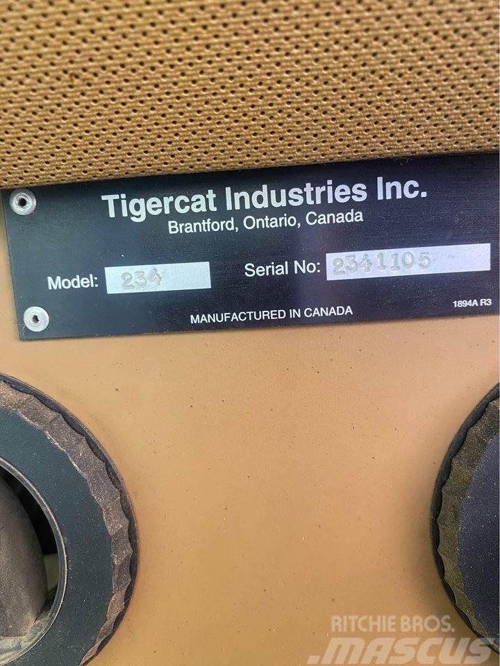 Tigercat 234 Nivelpuomikuormaajat