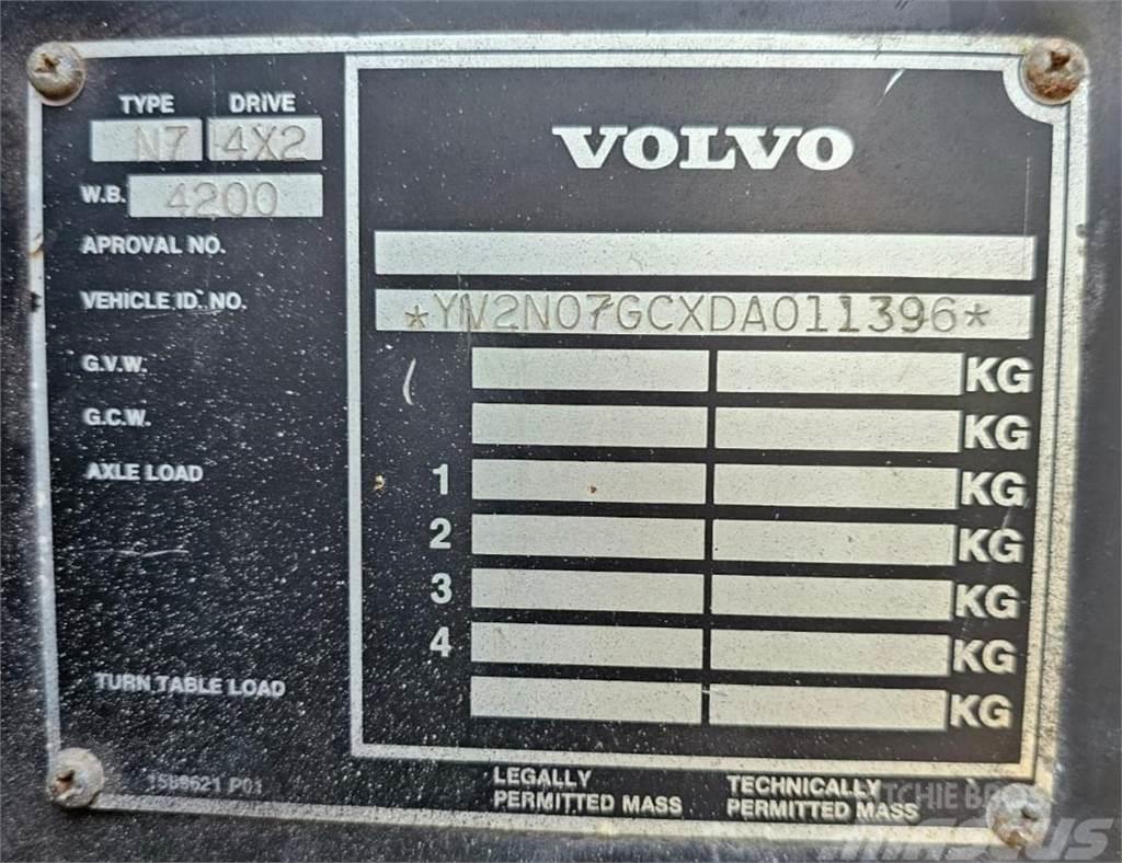 Volvo N7 6x2 Nosturiautot