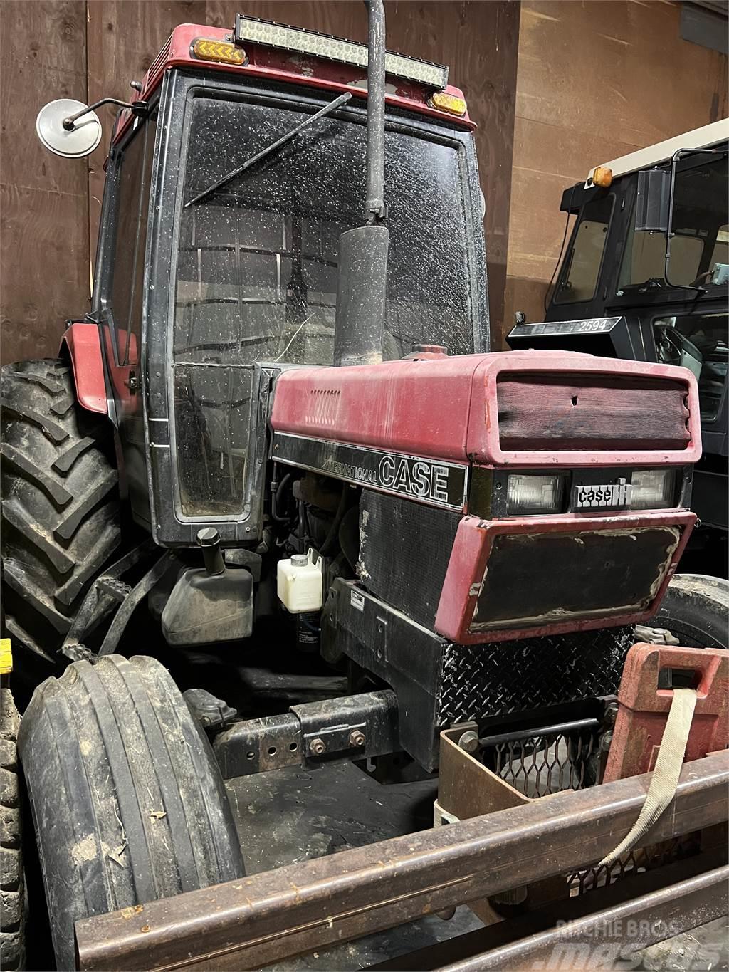 Case IH 585 Traktorit