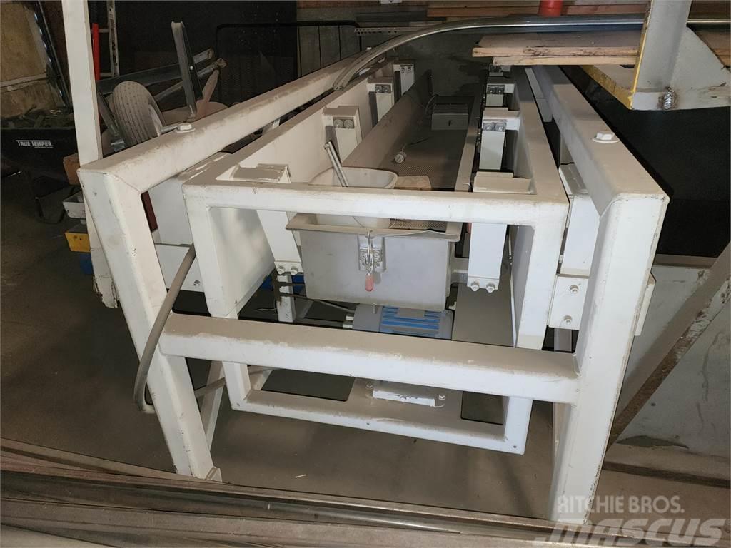  CUSTOM EQUIPMENT Deamco Feeder Conveyor - VCNF-U-1 Muut maatalouskoneet