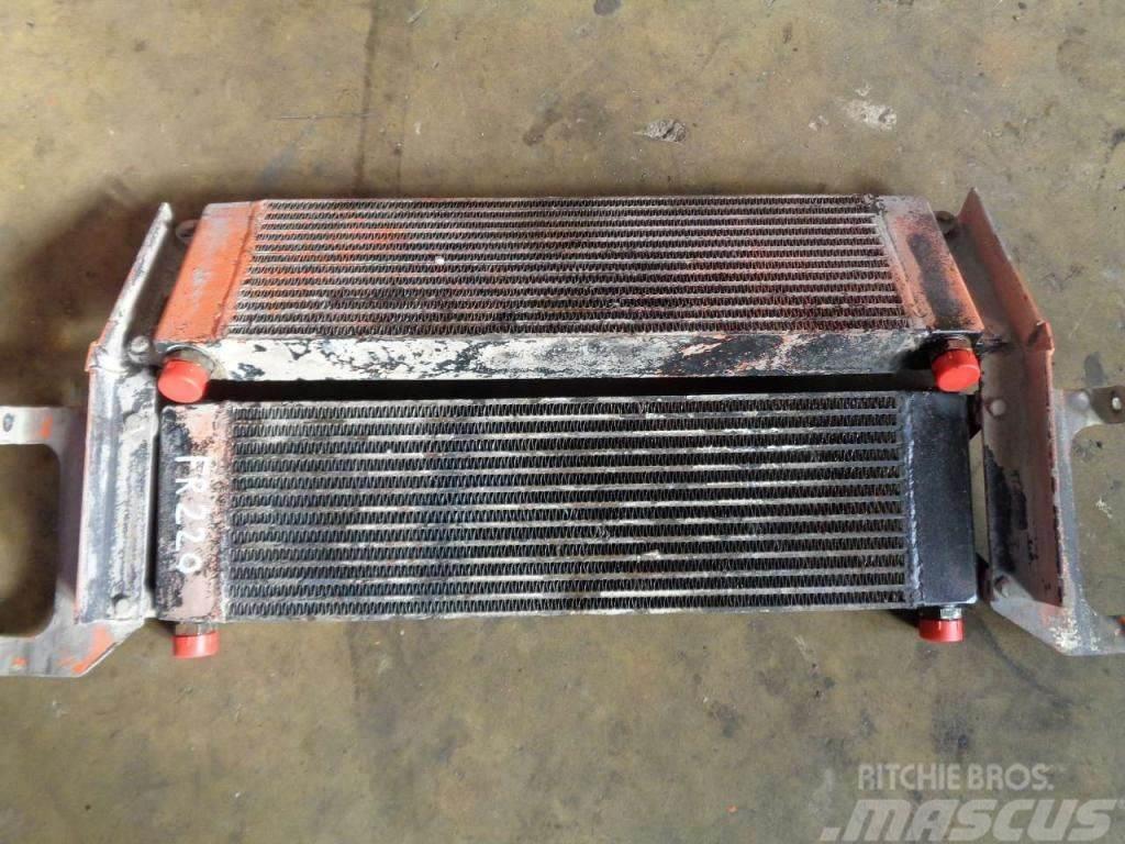 Fiat-Hitachi Oil radiator Moottorit