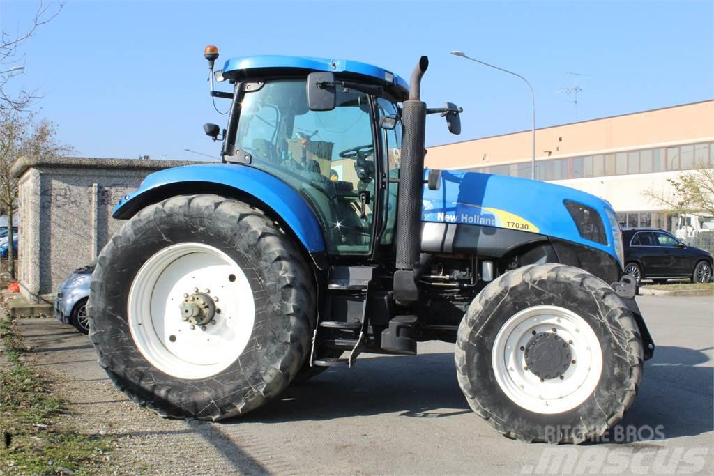 New Holland T7030 Traktorit