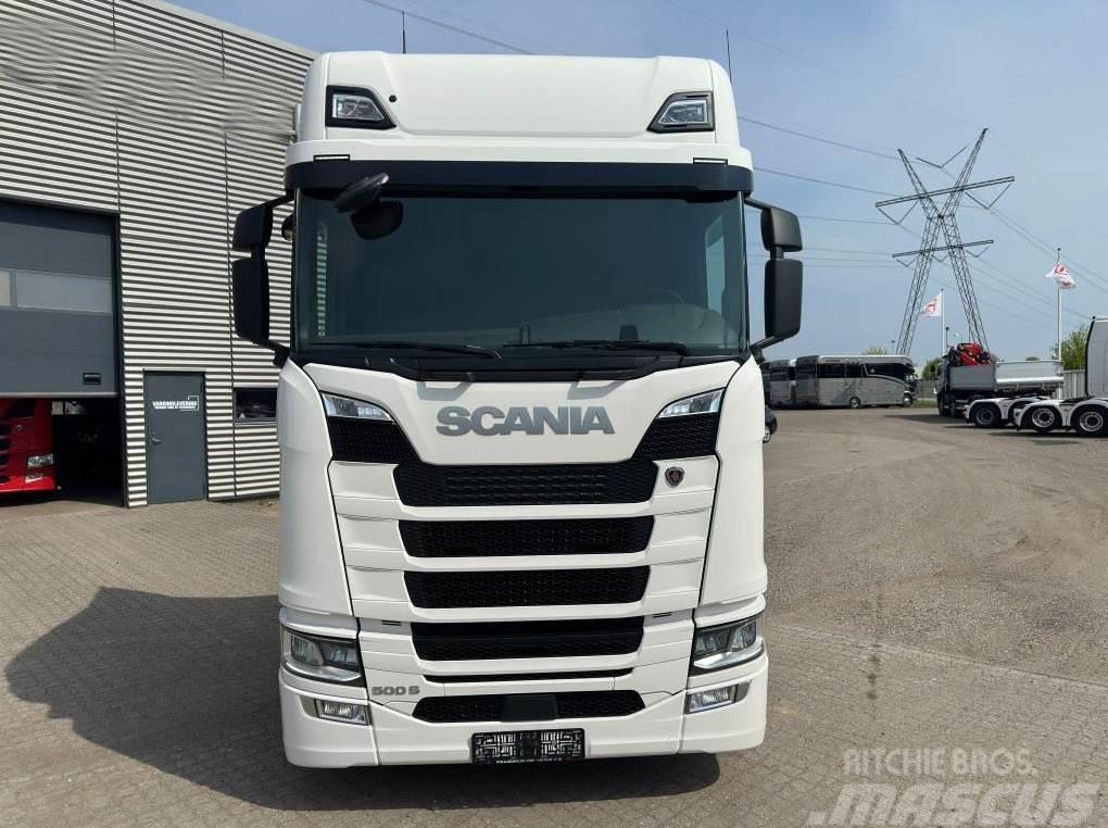 Scania S500 Twinsteer Vetopöytäautot