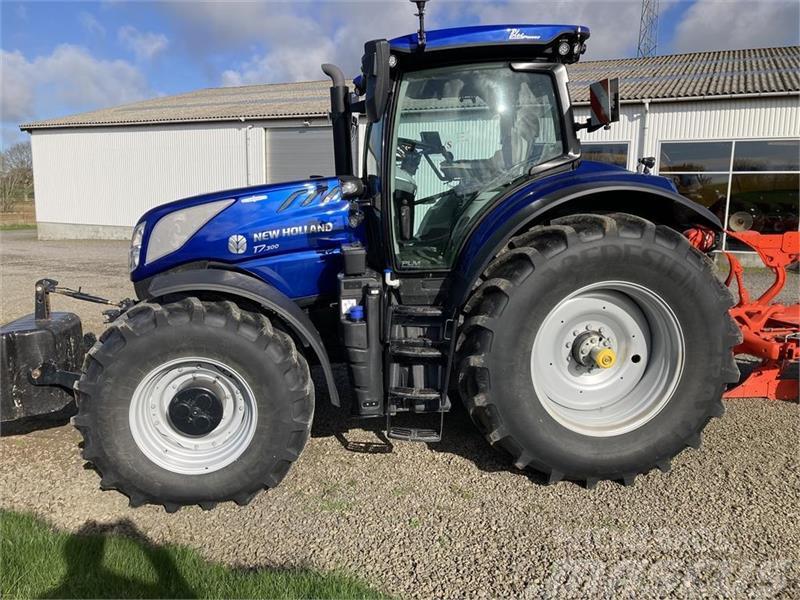 New Holland T7.300 AC Bluepower Traktorit