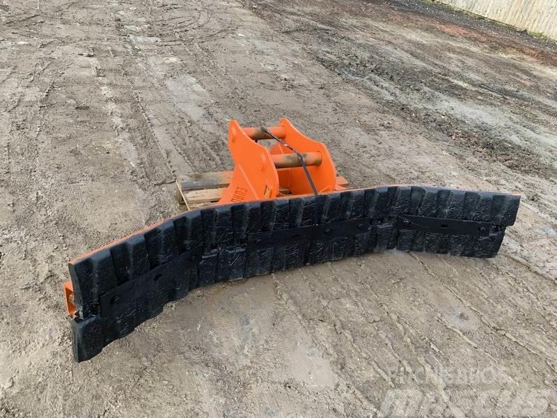  Scrapper Blade To suit 18 - 26 ton Excavator Puskulevyt