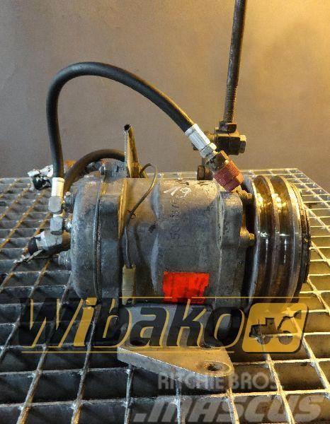 Hanomag Air conditioning compressor Hanomag 70E Moottorit