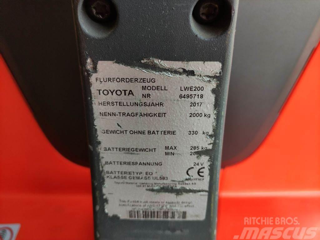 Toyota LWE200 Lavansiirtotrukit