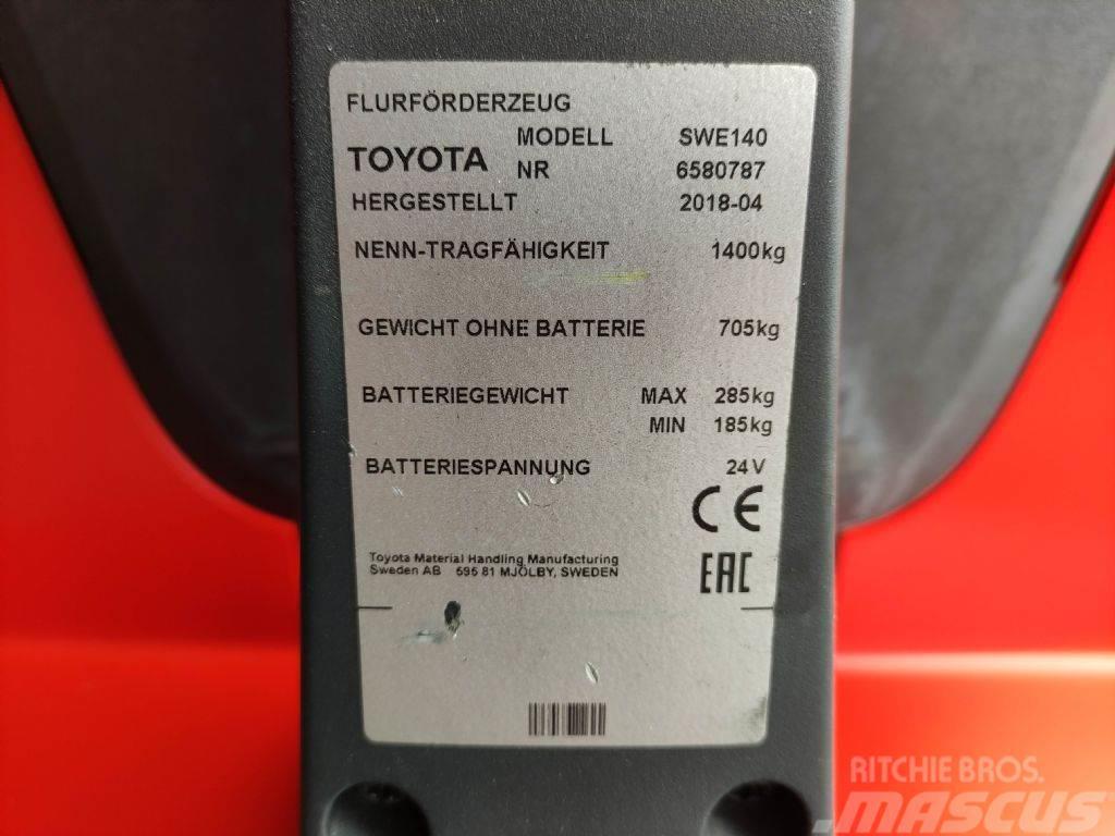 Toyota SWE140 Käyden ajettavat pinoamistrukit